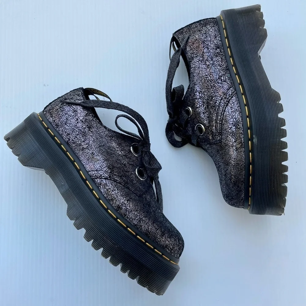 Dr. Martens Holly Platform Shoe Oxford In Pewter Metallic